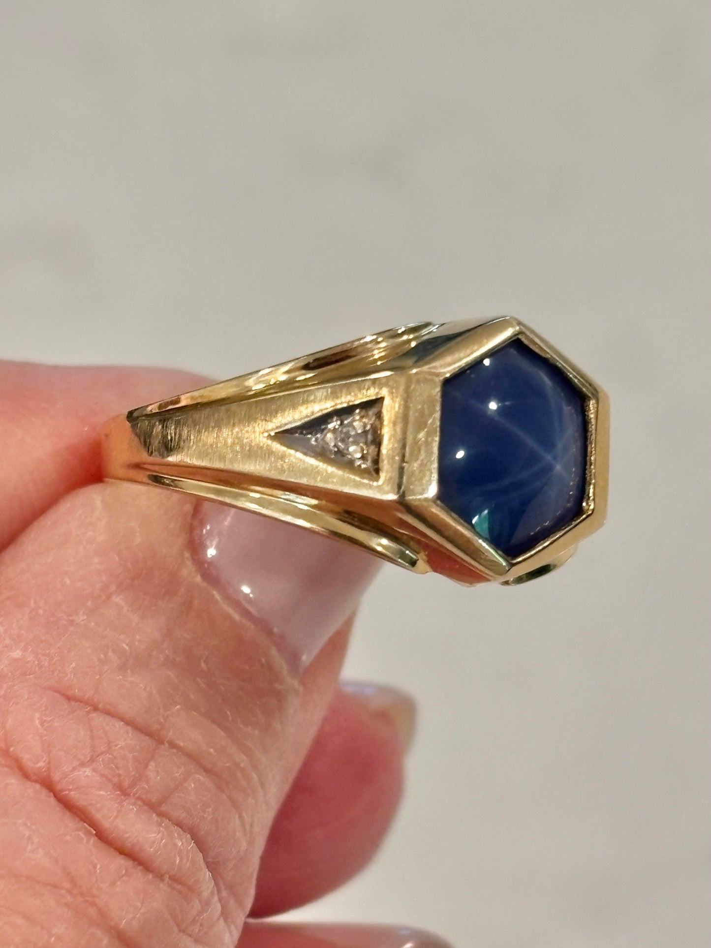 Vintage 10K Gold Synthetic Star Sapphire Men's Ring - Bold Geometric Statement