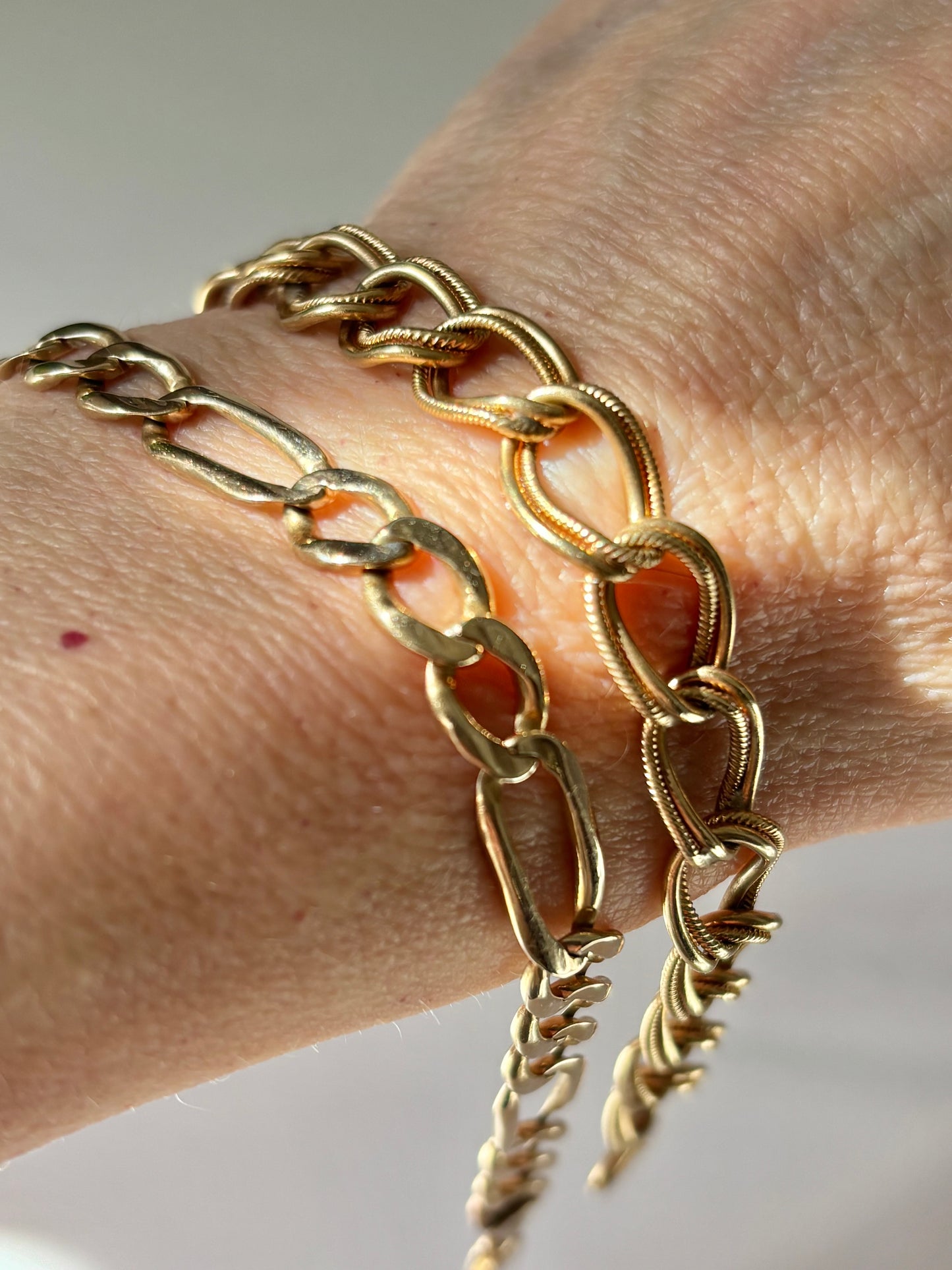 Vintage 14K Gold Textured Oval Link Bracelet | Classic Statement Chain