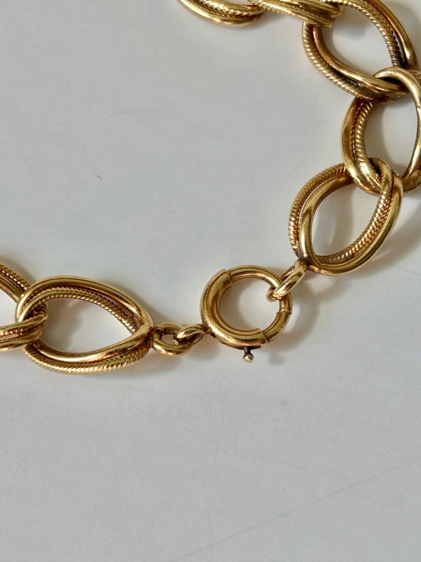 Vintage 14K Gold Textured Oval Link Bracelet | Classic Statement Chain