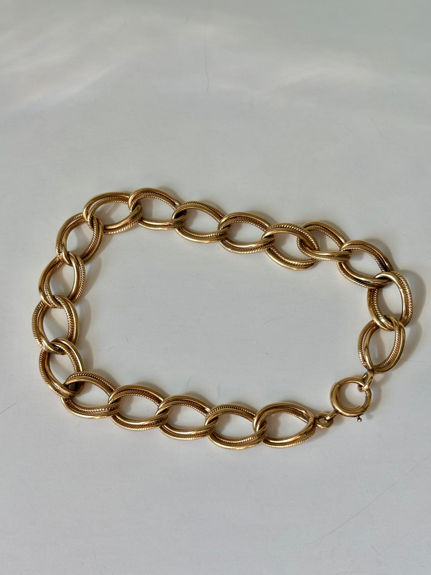 Vintage 14K Gold Textured Oval Link Bracelet | Classic Statement Chain