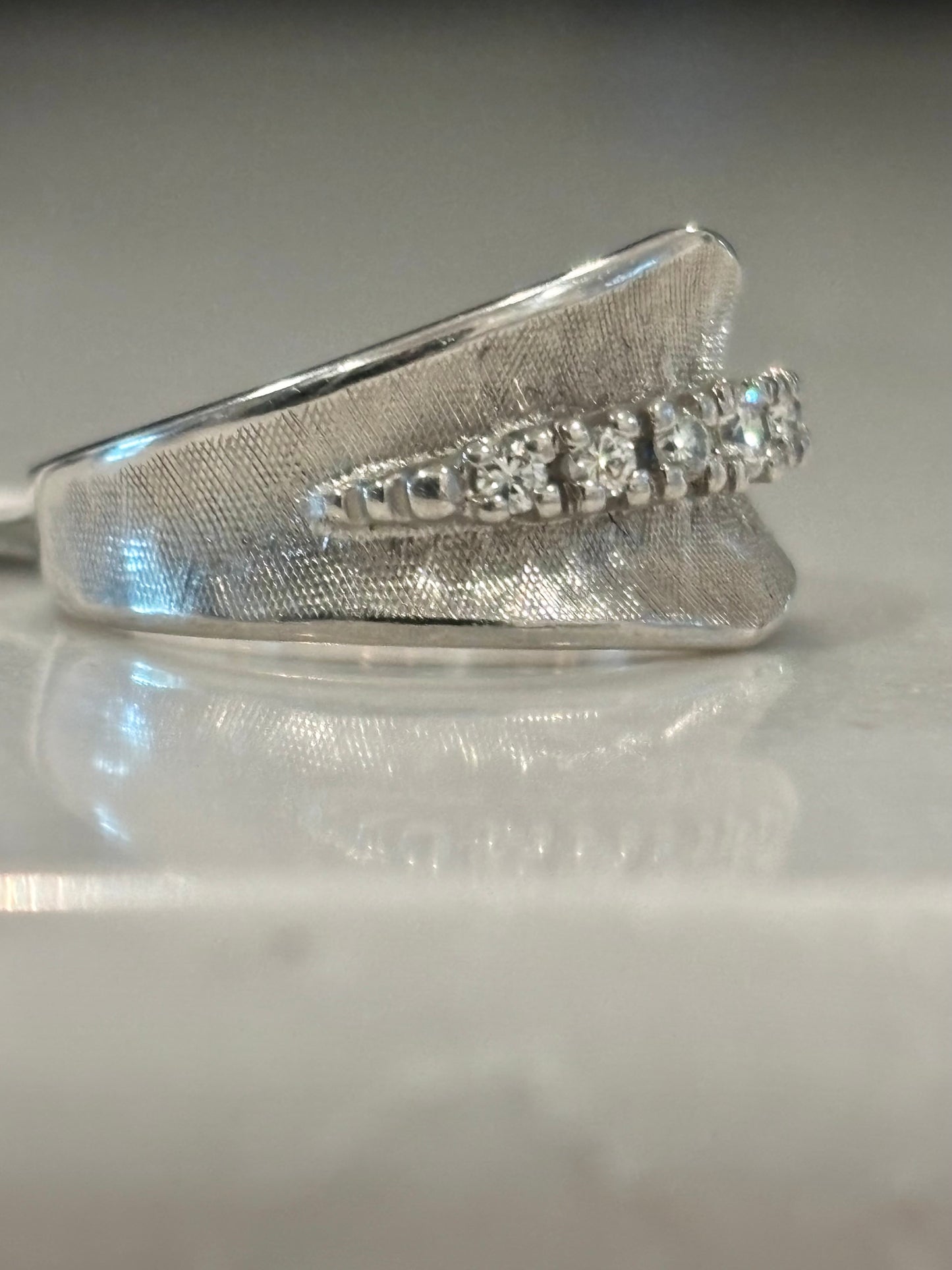 Vintage 14K Gold Textured Band Ring with Natural Diamonds