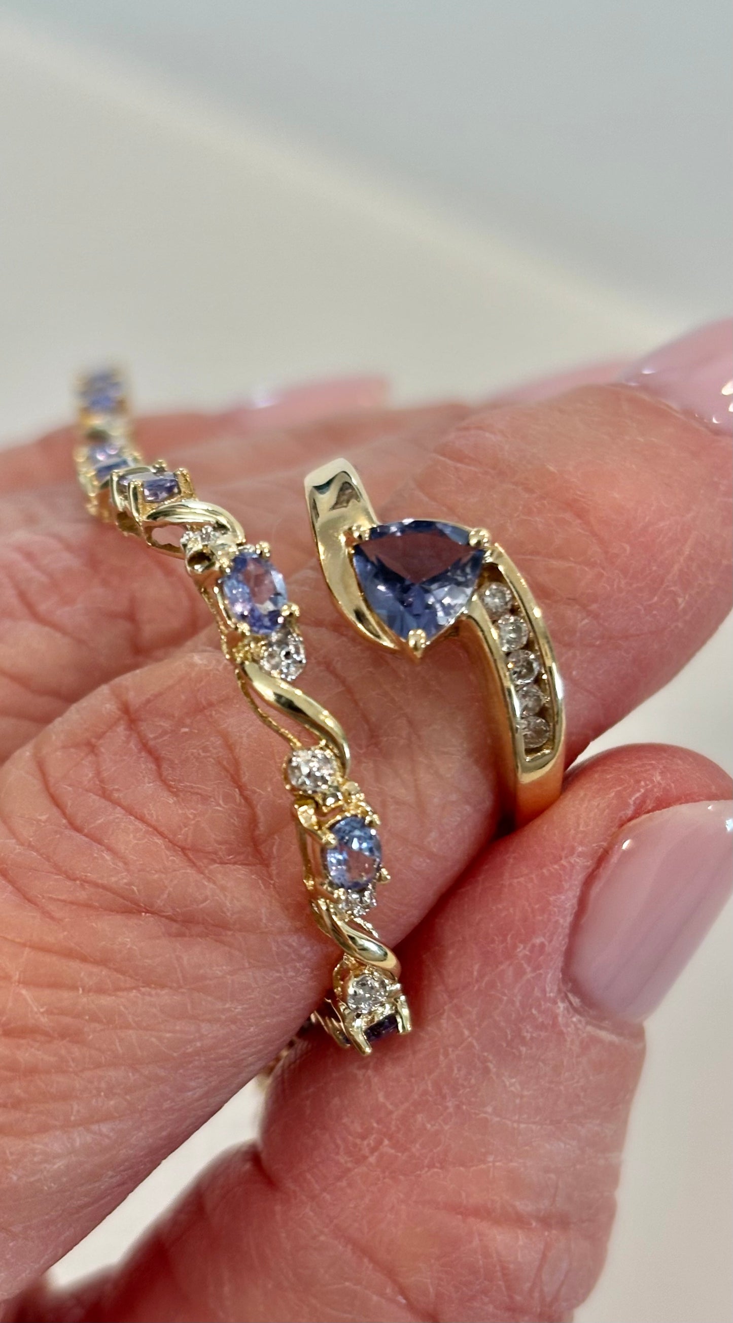 Vintage 10K Yellow Gold Iolite and Diamond Tennis Bracelet - Deep Violet Brilliance