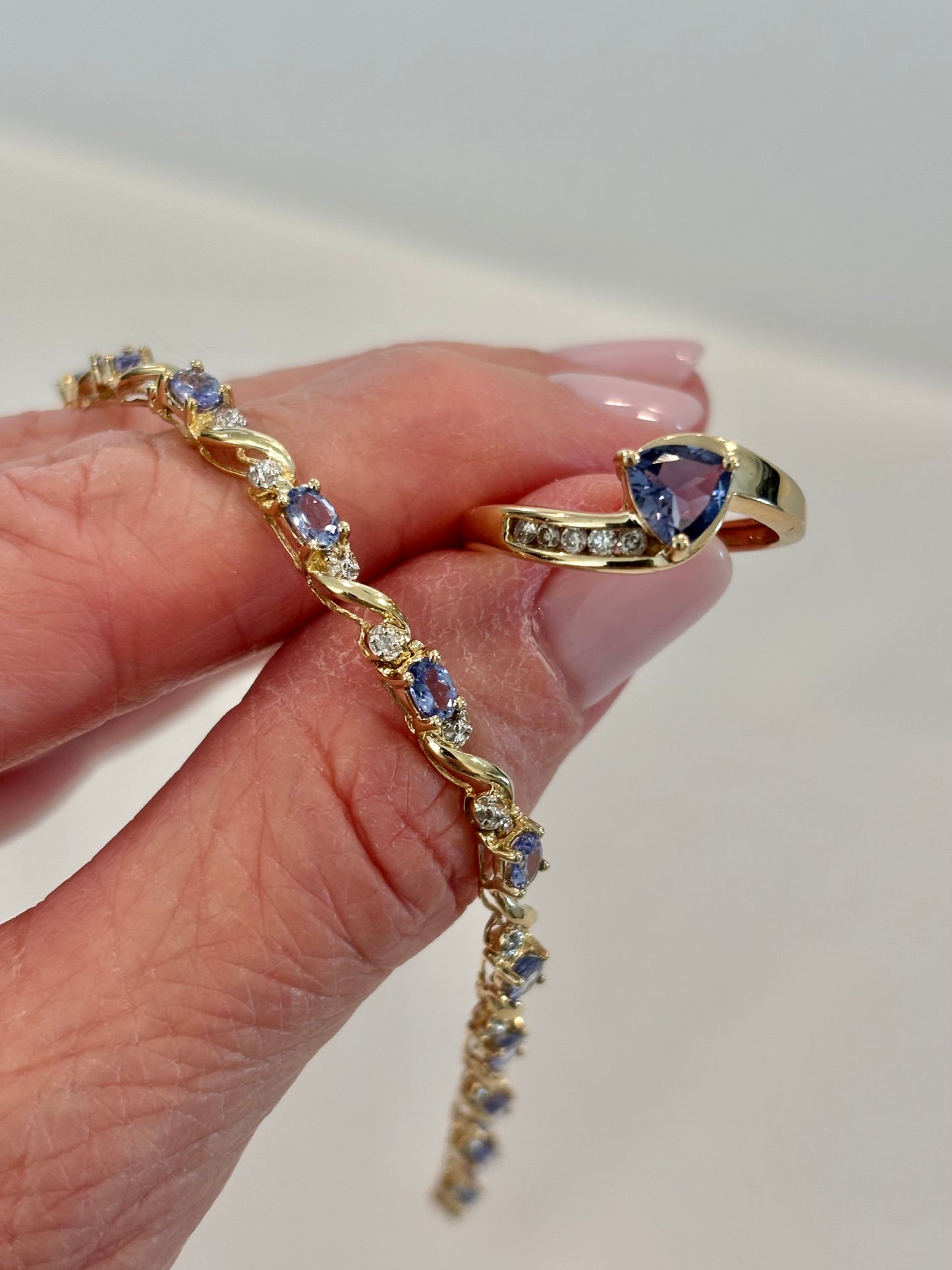 Vintage 10K Yellow Gold Iolite and Diamond Tennis Bracelet - Deep Violet Brilliance