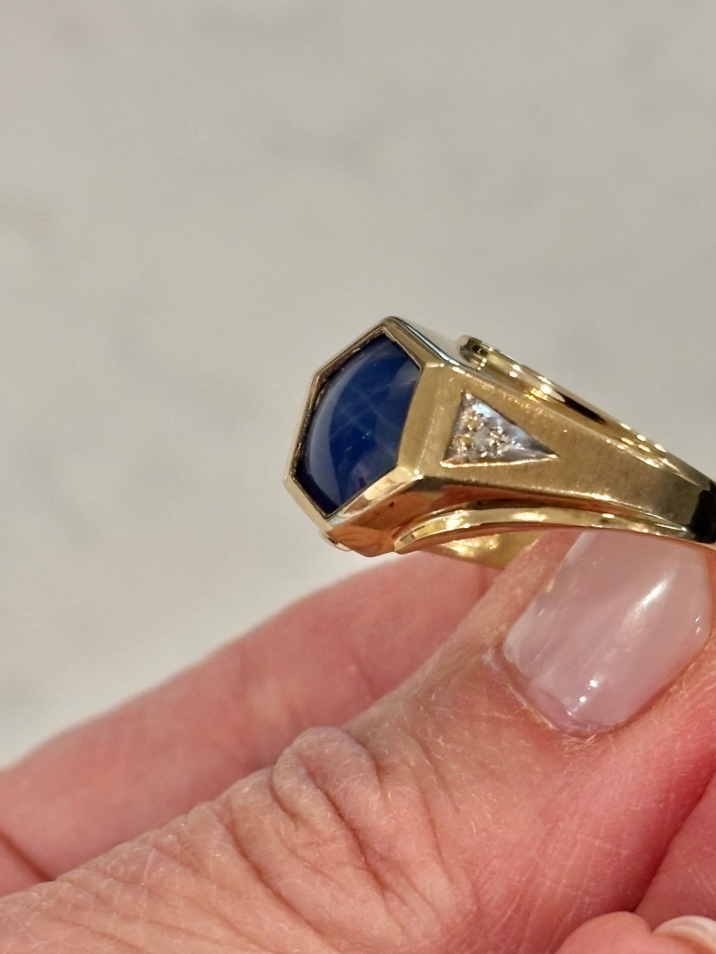 Vintage 10K Gold Synthetic Star Sapphire Men's Ring - Bold Geometric Statement