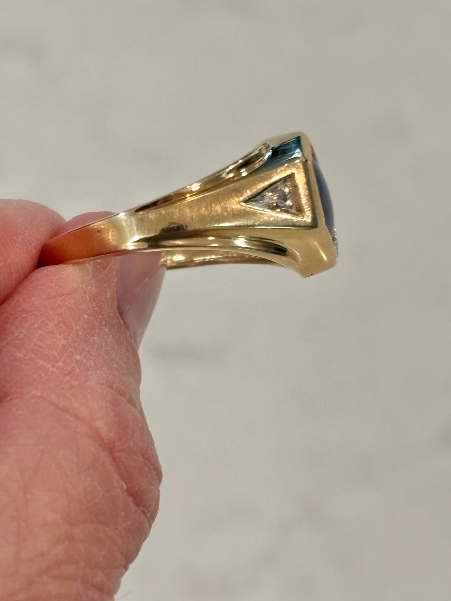 Vintage 10K Gold Synthetic Star Sapphire Men's Ring - Bold Geometric Statement