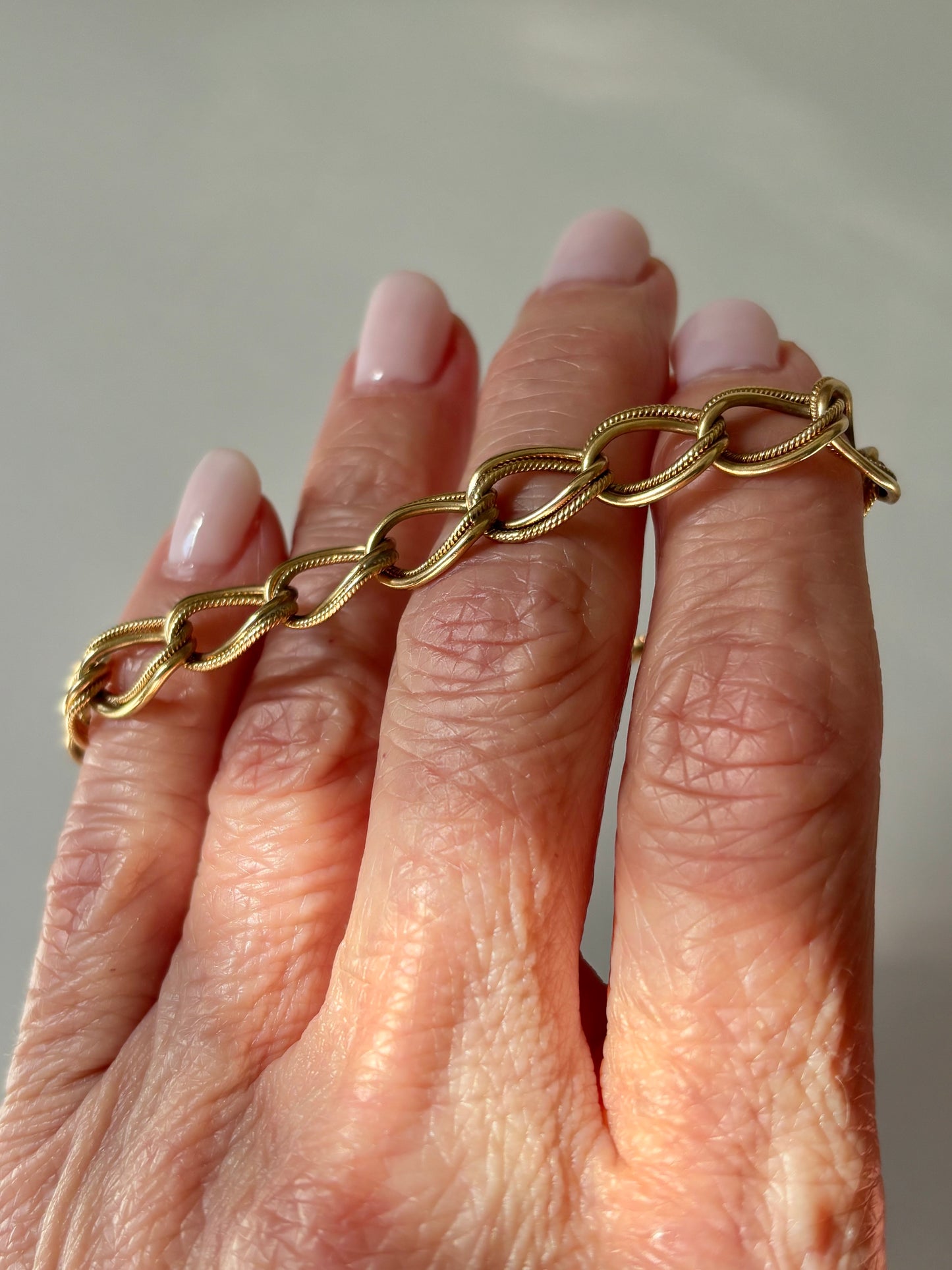 Vintage 14K Gold Textured Oval Link Bracelet | Classic Statement Chain