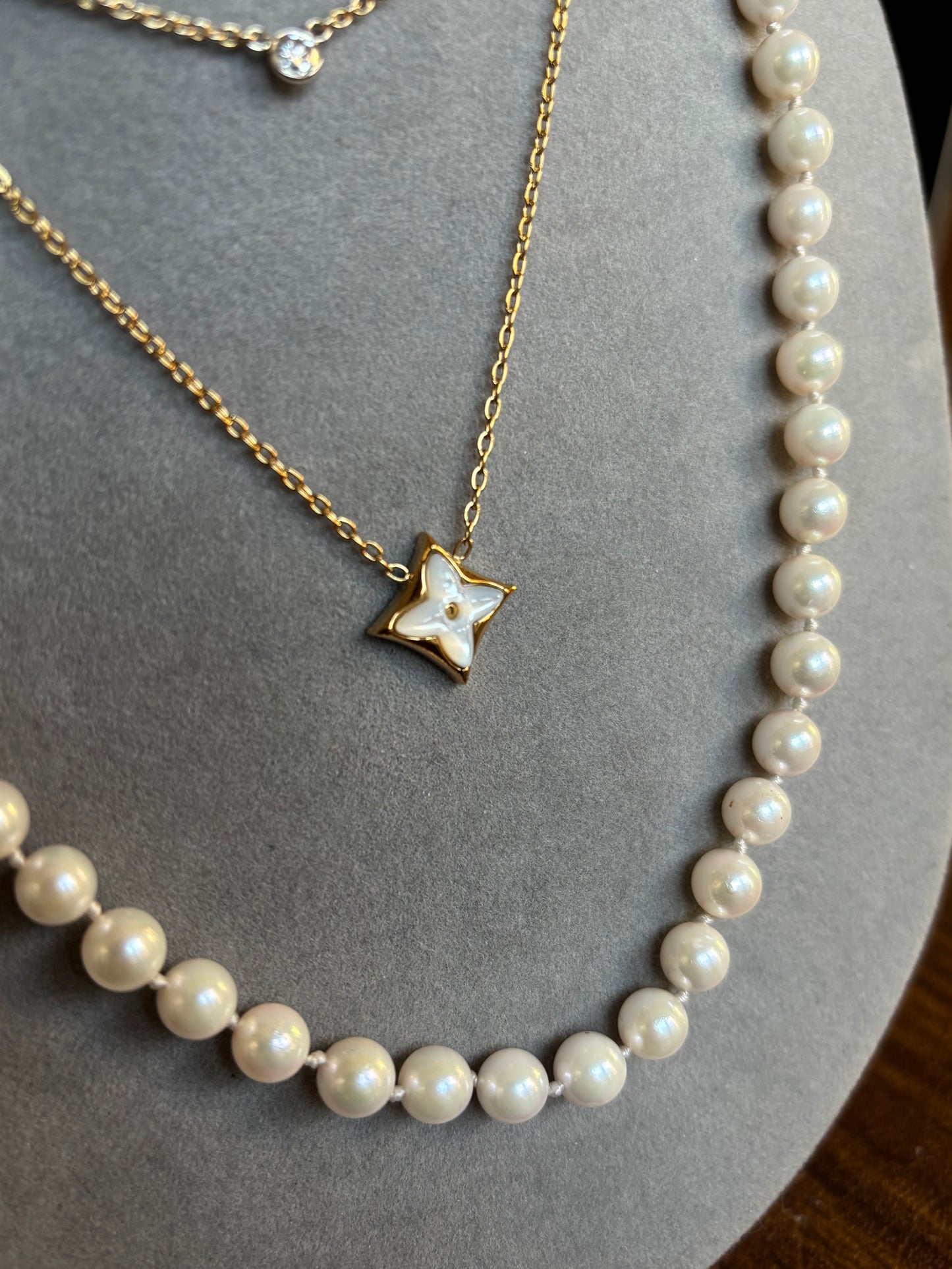 Star Medallion Gold Necklace 18K Gold Plated Stainless Steel Mother of Pearl Layering Chain
