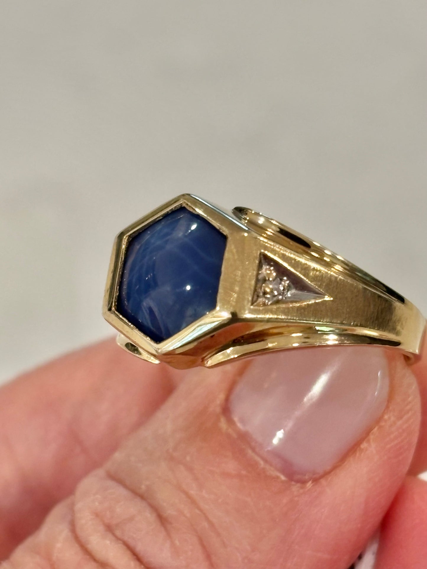 Vintage 10K Gold Synthetic Star Sapphire Men's Ring - Bold Geometric Statement