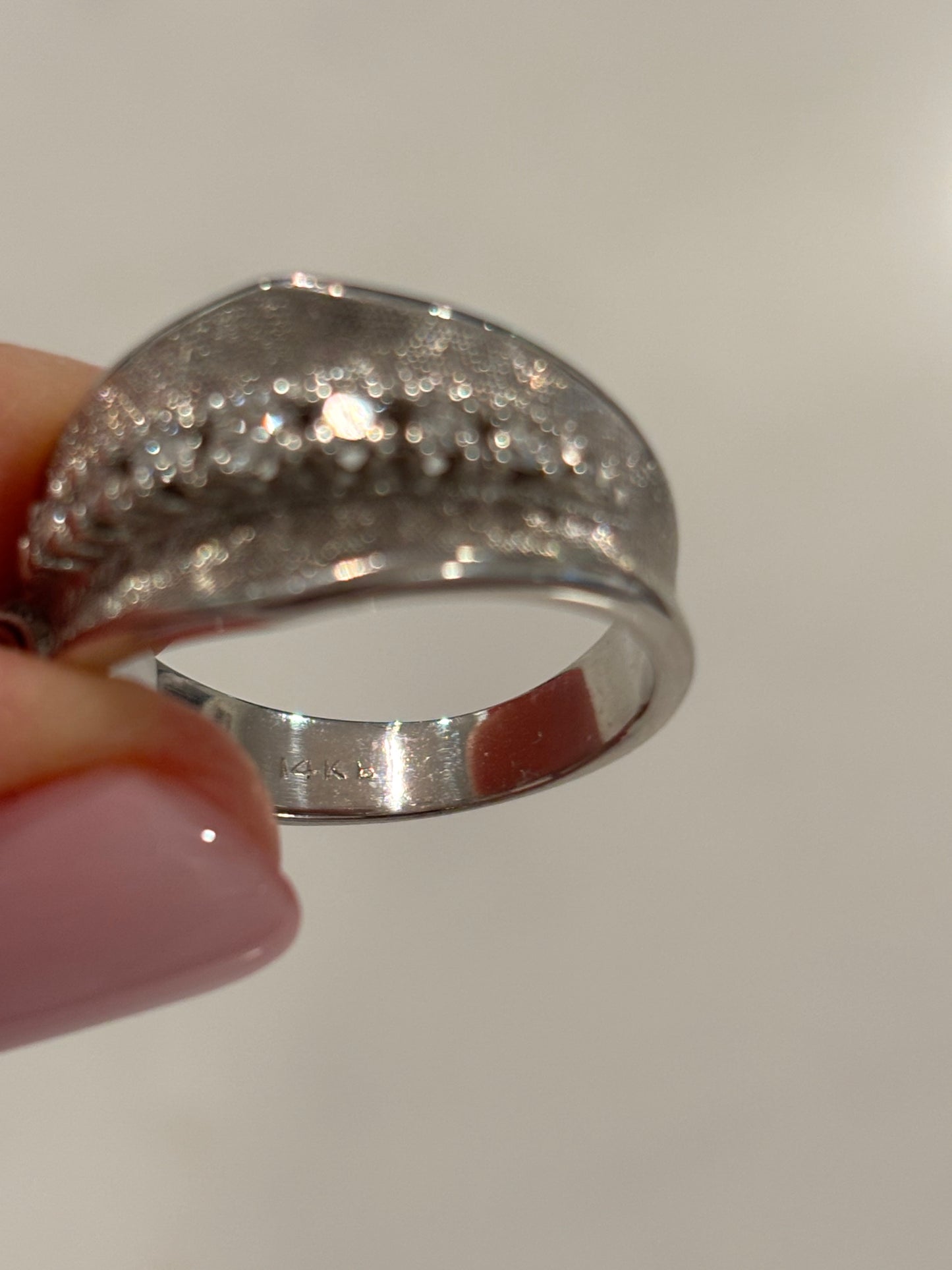 Vintage 14K Gold Textured Band Ring with Natural Diamonds