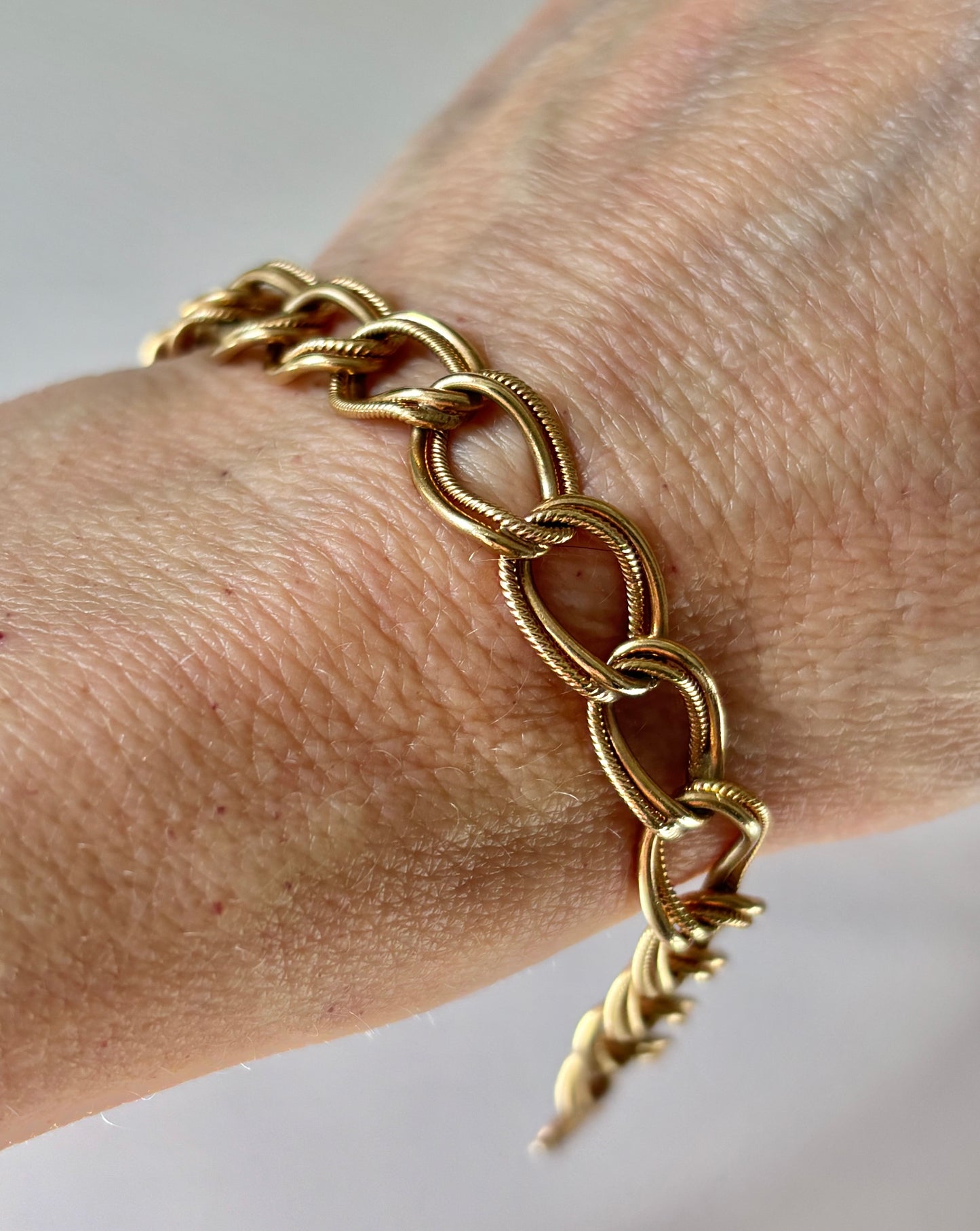 Vintage 14K Gold Textured Oval Link Bracelet | Classic Statement Chain