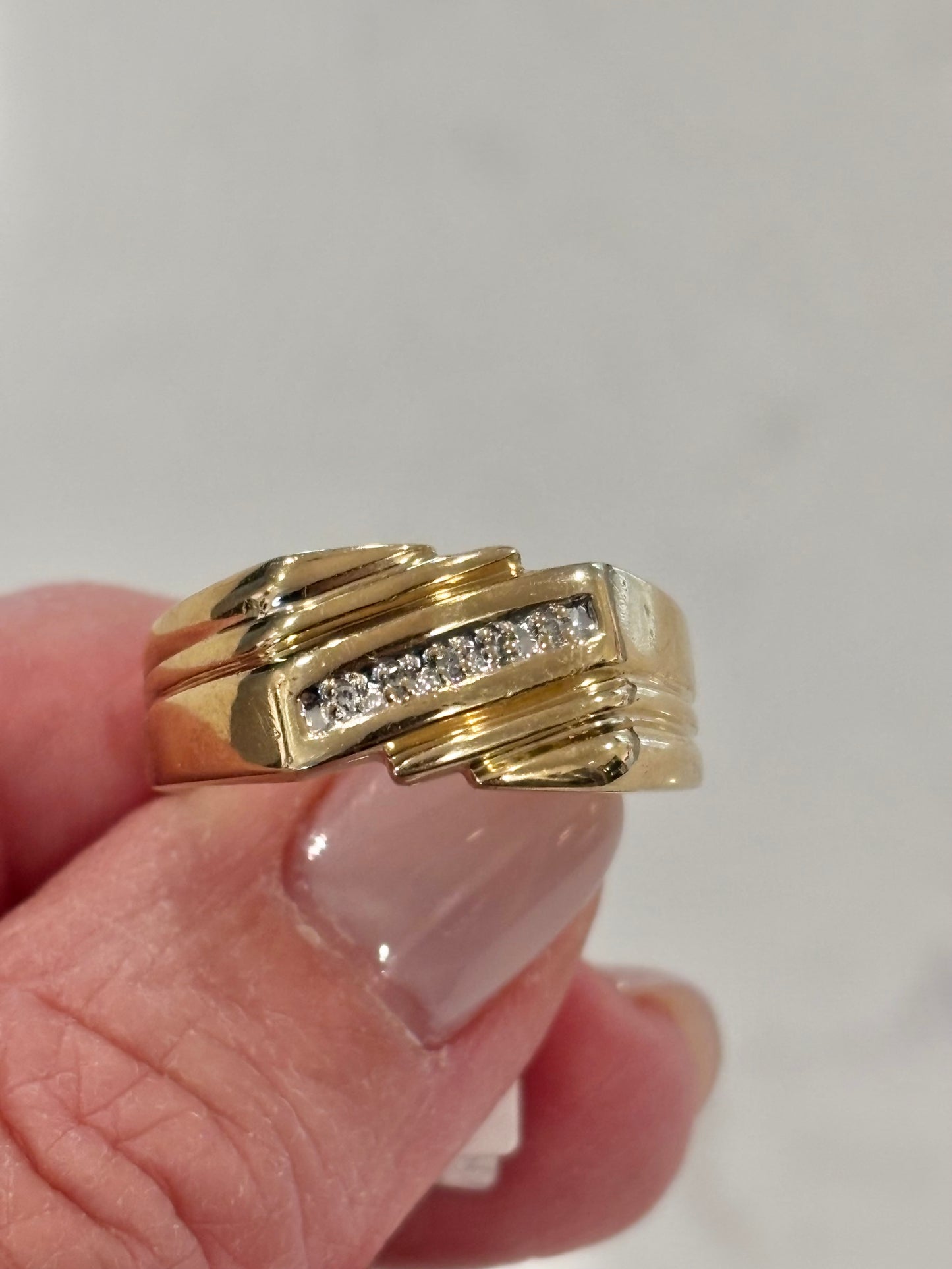 Vintage 14K Gold Diamond Band – Classic Textured Men’s Ring