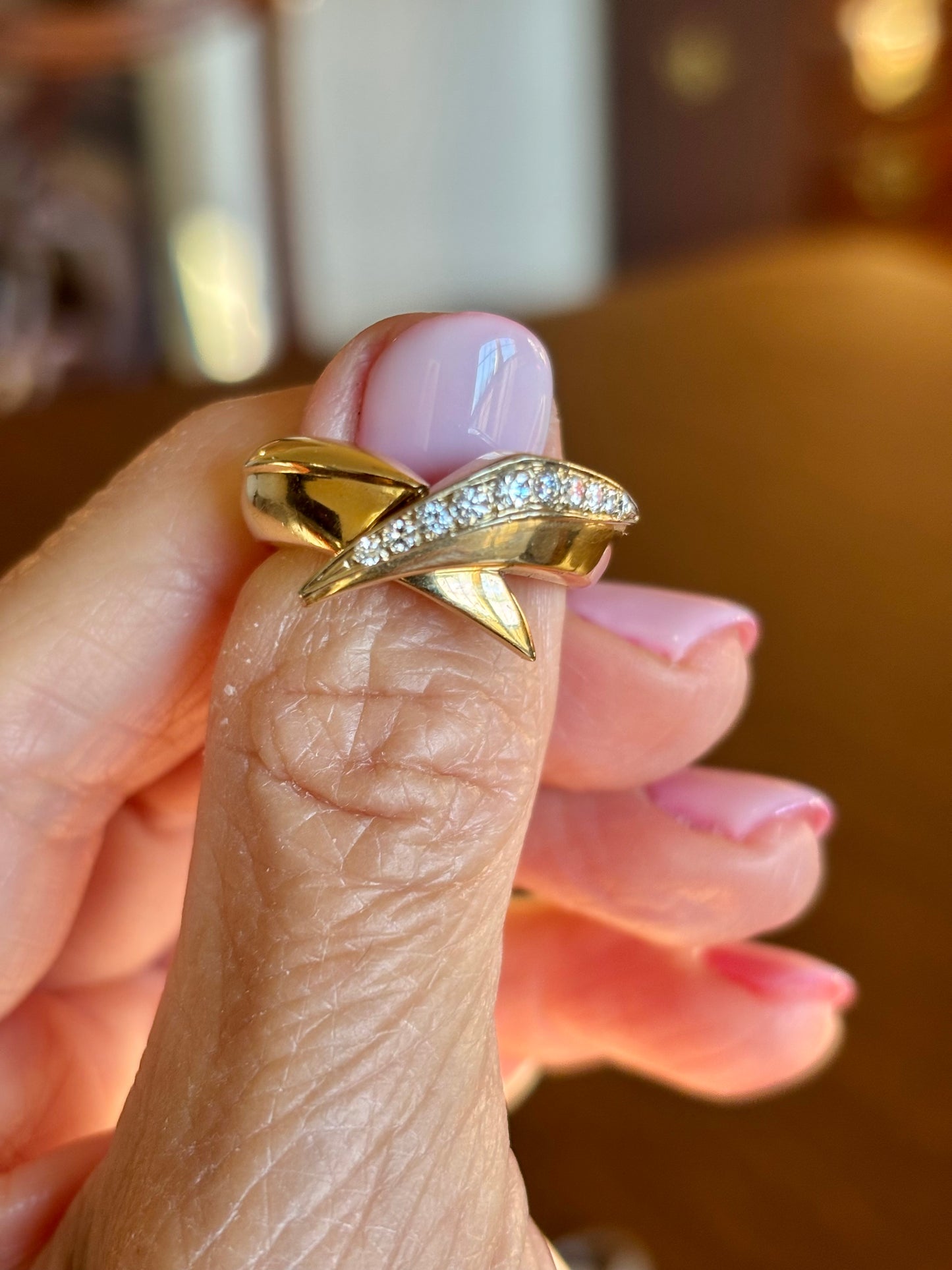 Vintage 18K Gold Diamond Crossover Ring | Modern Sculptural Estate Jewelry