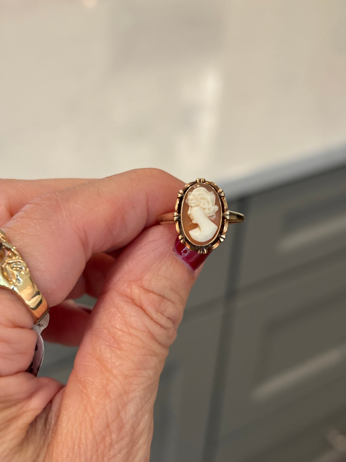 Vintage Victorian 10K Gold Cameo Ring | Estate Shell Portrait Jewelry