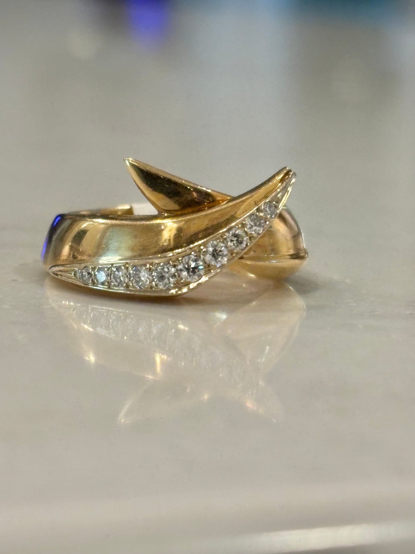 Vintage 18K Gold Diamond Crossover Ring | Modern Sculptural Estate Jewelry