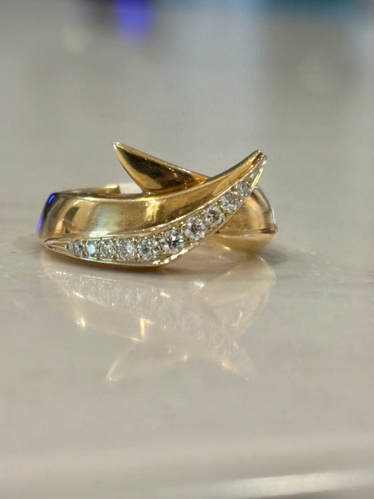 Vintage 18K Gold Diamond Crossover Ring | Modern Sculptural Estate Jewelry