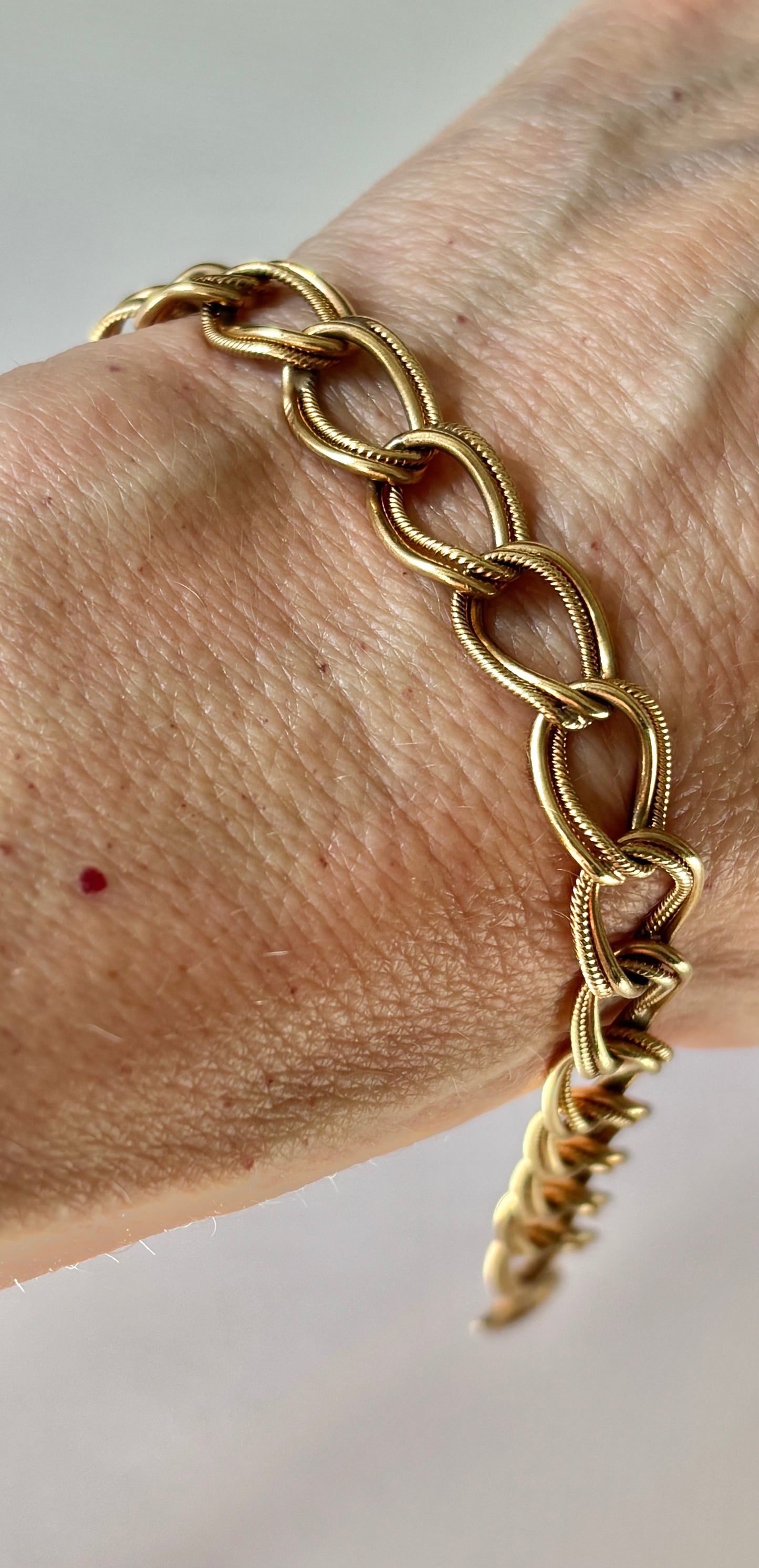 Vintage 14K Gold Textured Oval Link Bracelet | Classic Statement Chain