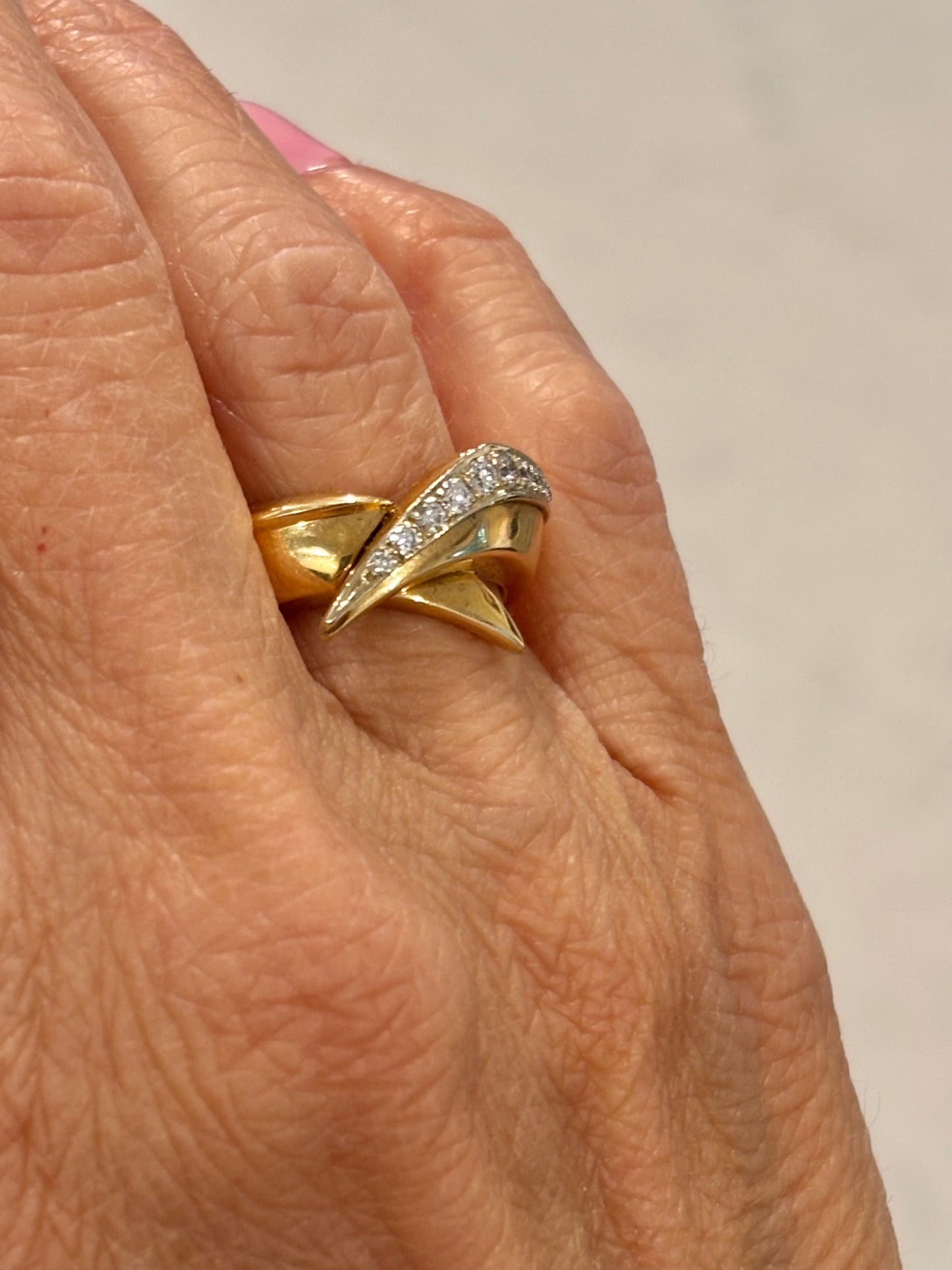 Vintage 18K Gold Diamond Crossover Ring | Modern Sculptural Estate Jewelry