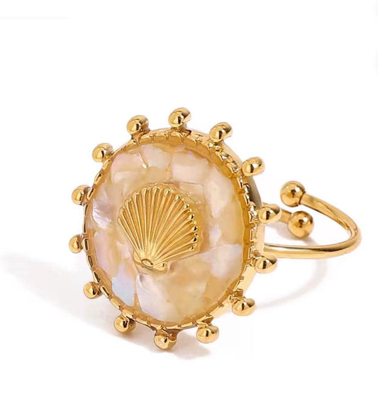 Gold Seashell Statement Ring with Shell Inlay – Coastal Vintage Inspired Jewelry