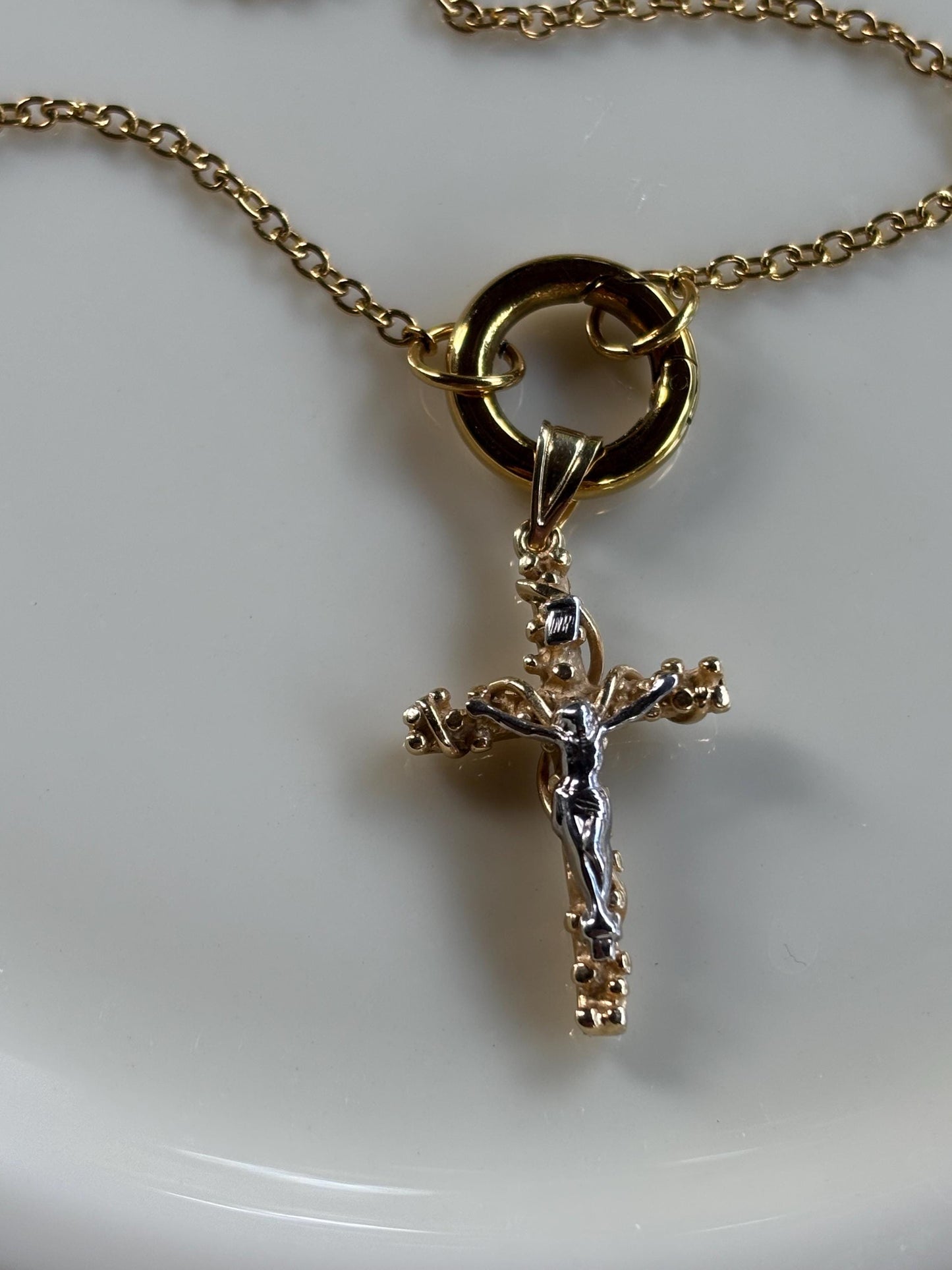 Vintage 14K Gold Cross Pendant with detail