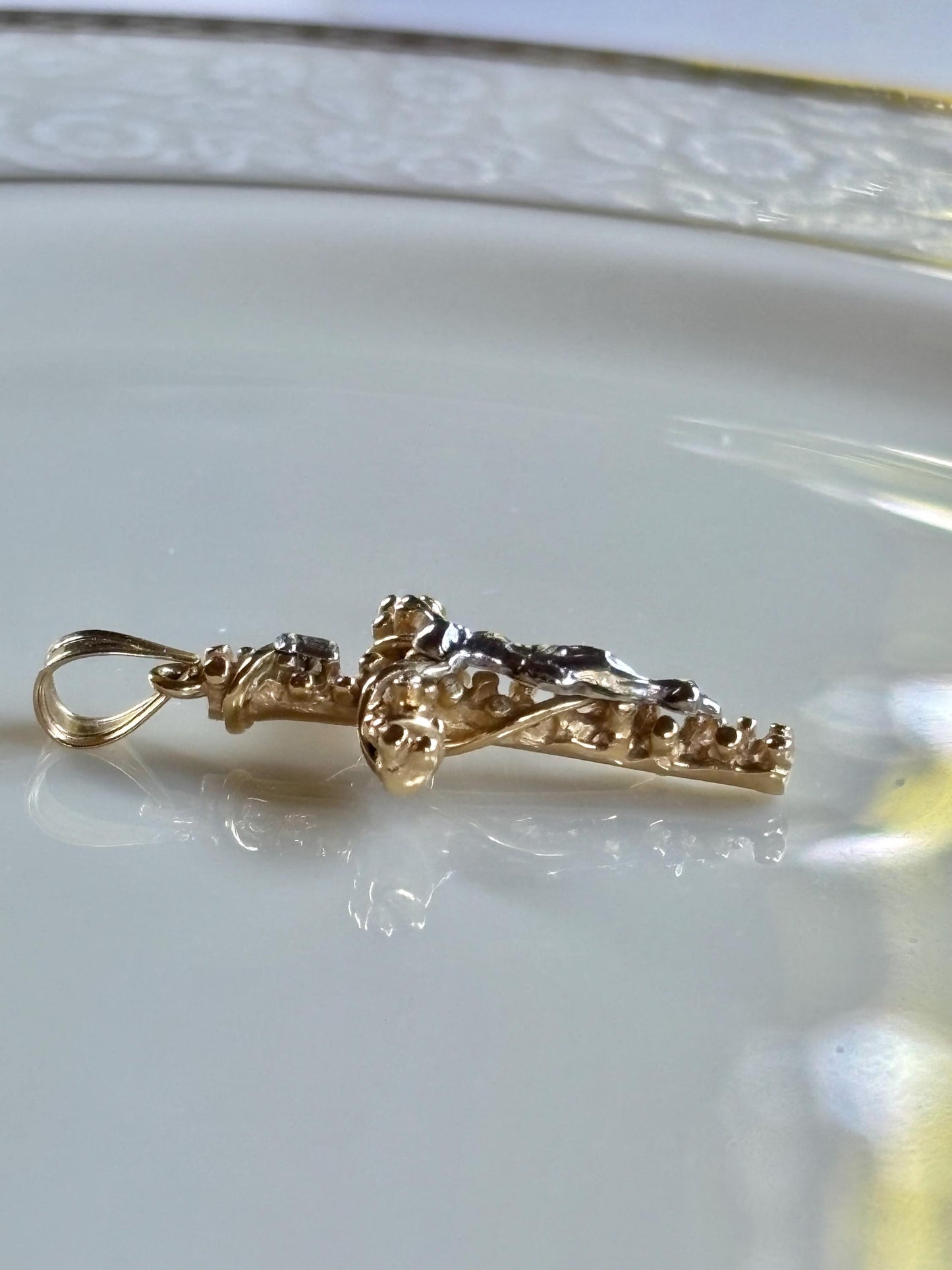 Vintage 14K Gold Cross Pendant with detail