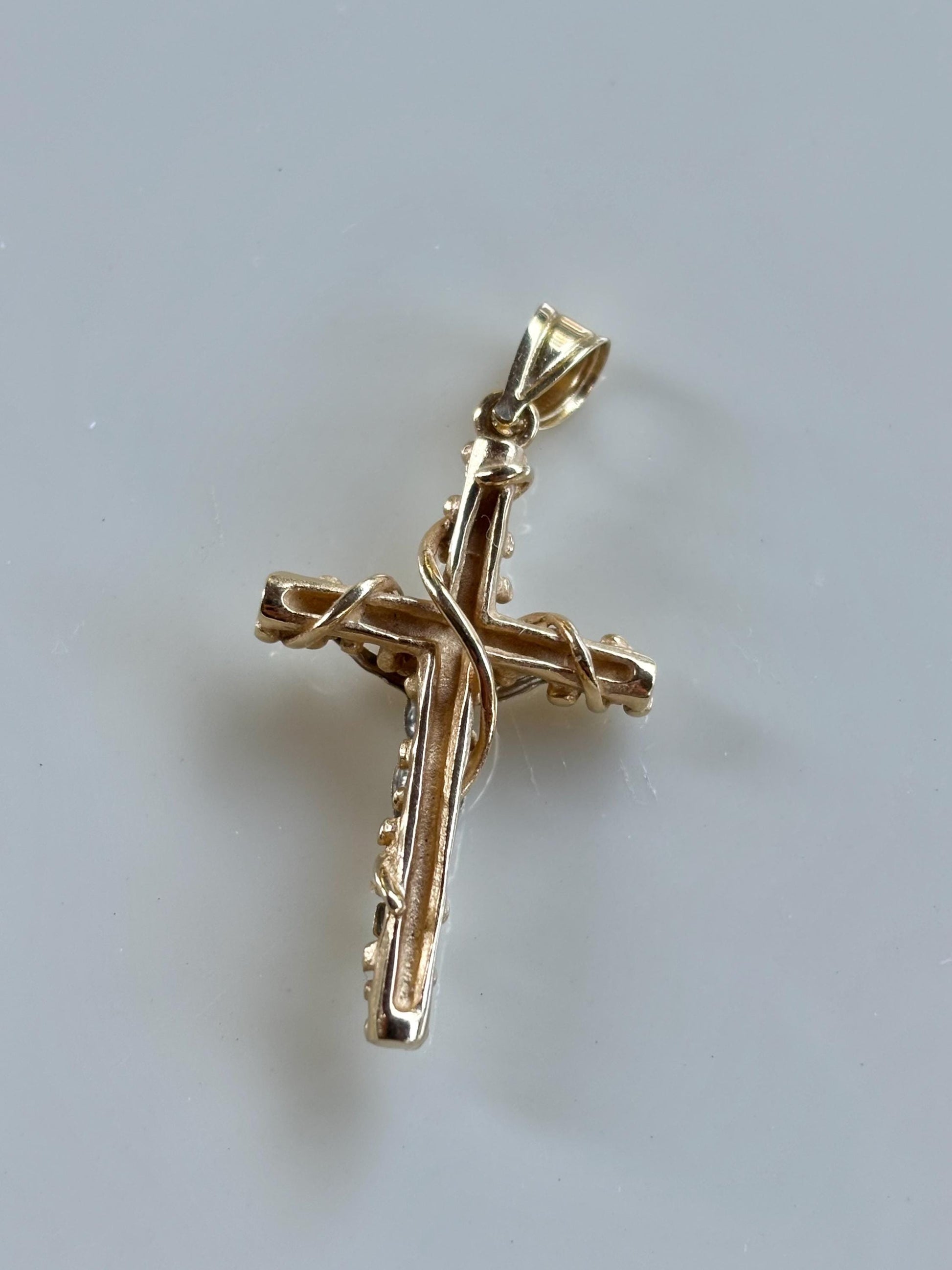 Vintage 14K Gold Cross Pendant with detail