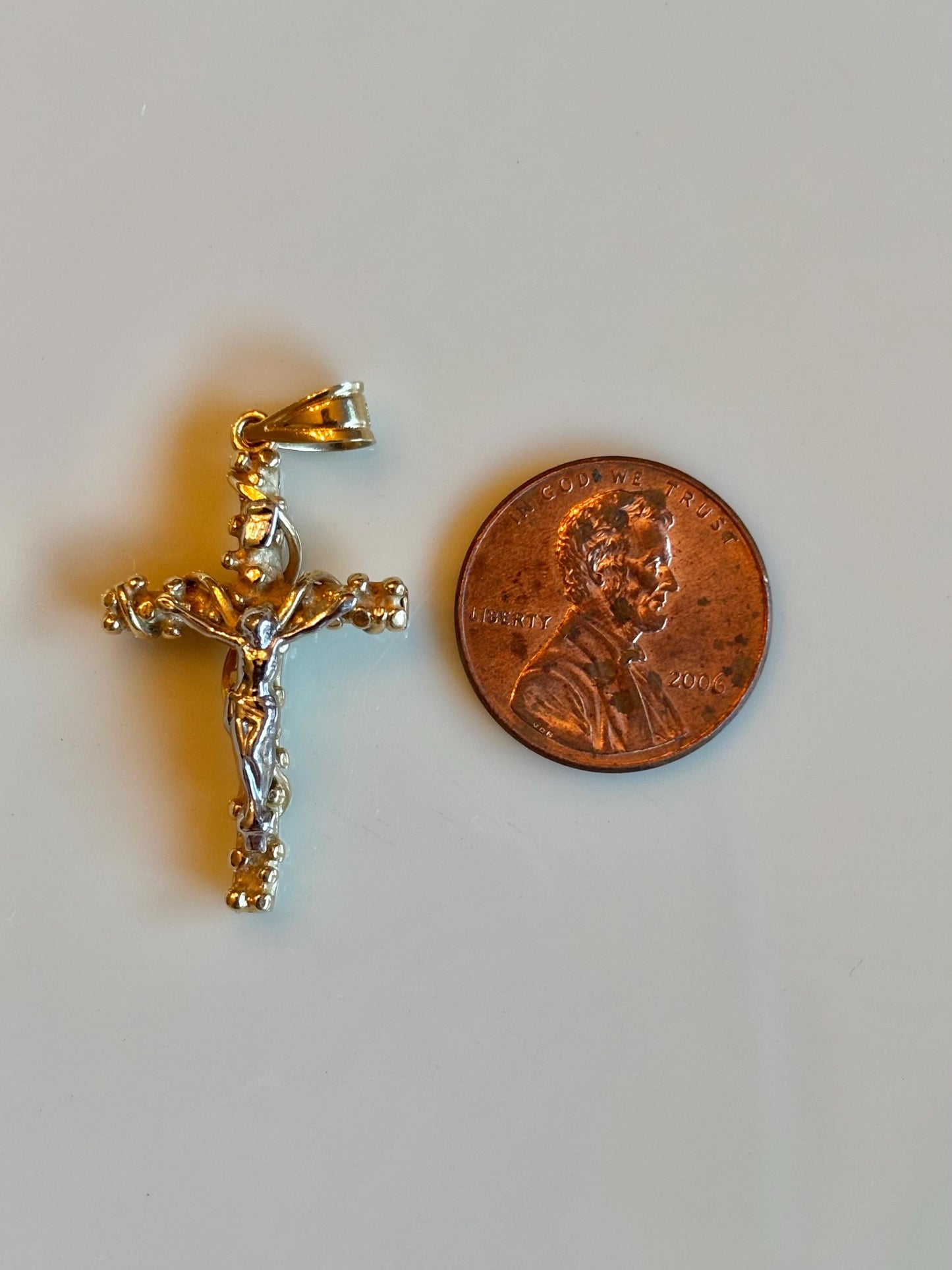 Vintage 14K Gold Cross Pendant with detail