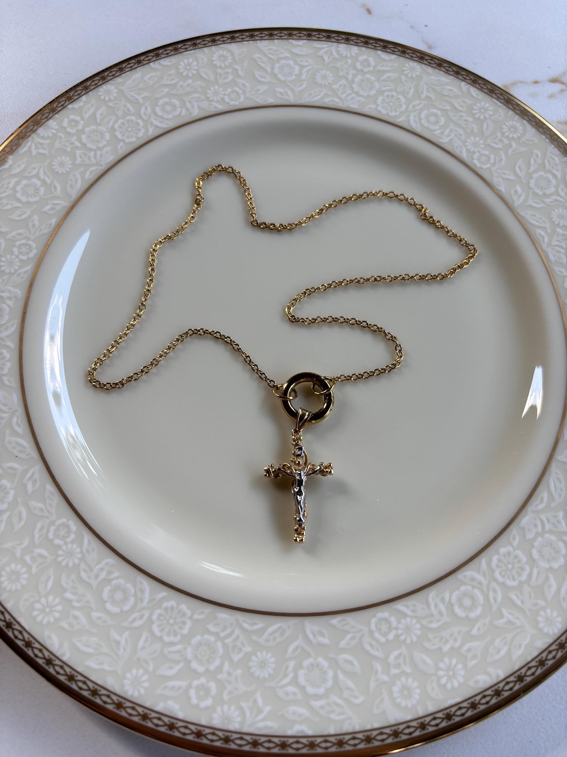 Vintage 14K Gold Cross Pendant with detail