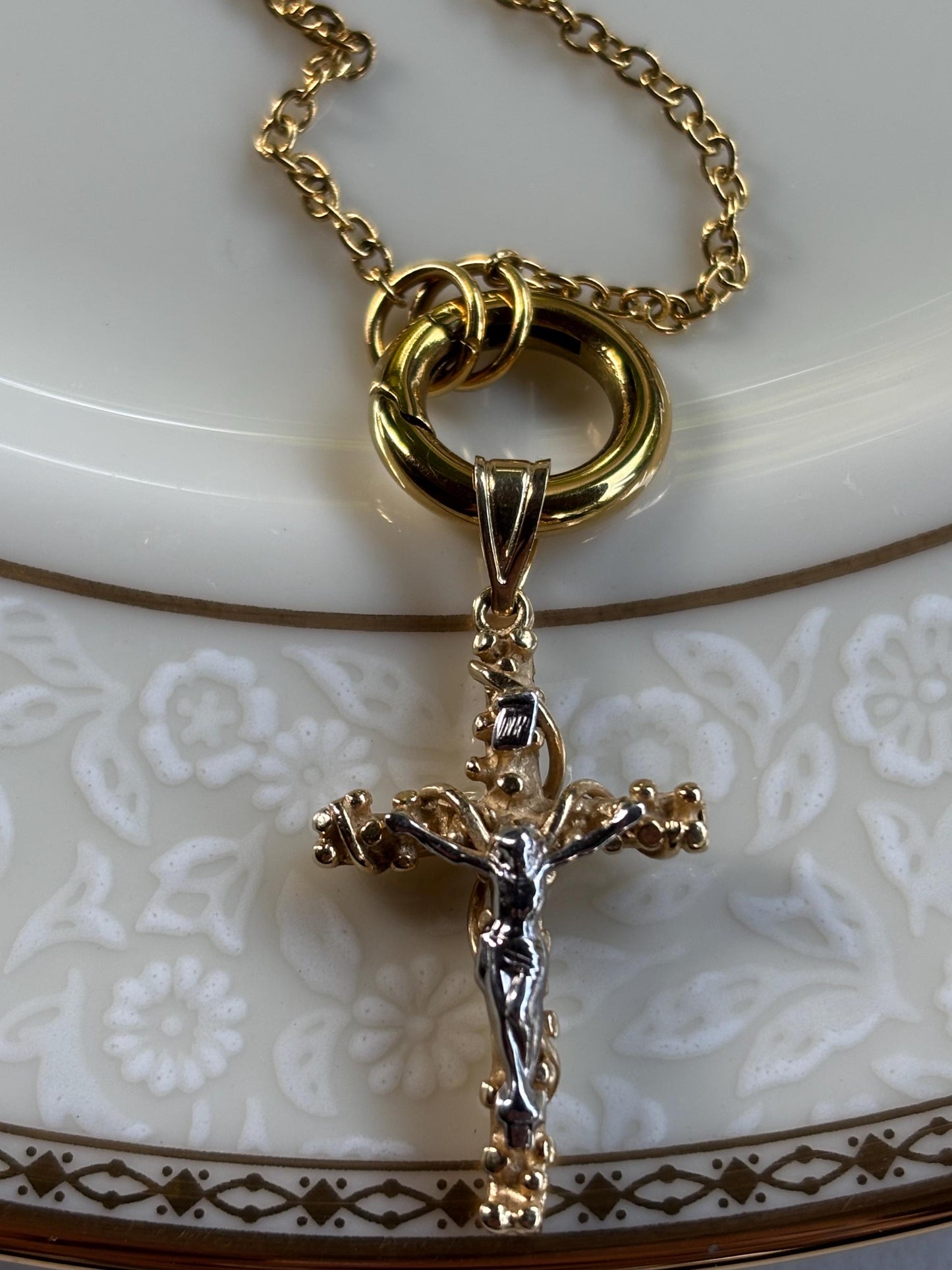 Vintage 14K Gold Cross Pendant with detail