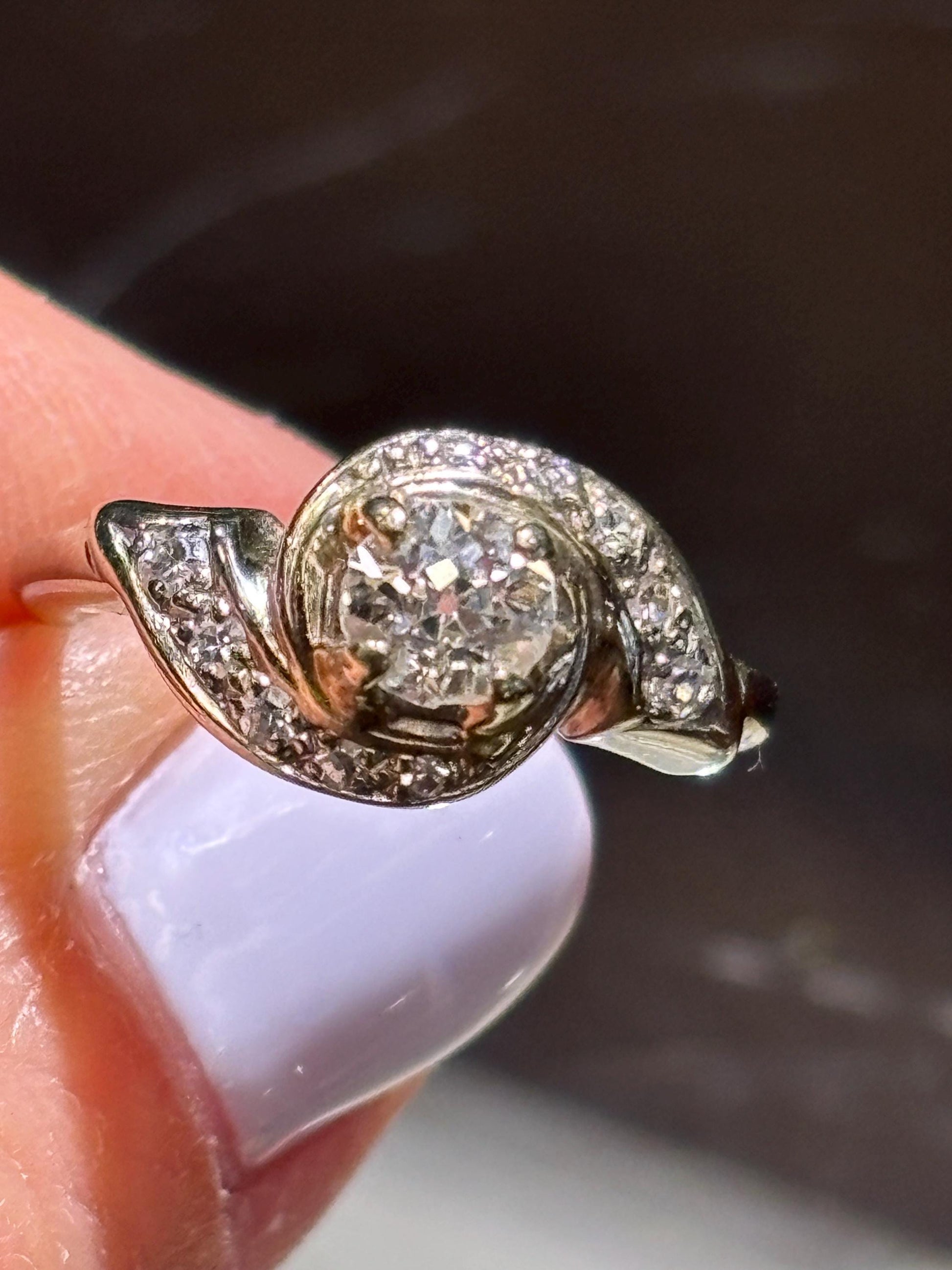Vintage Swirl Solitaire Diamond Ring 14k