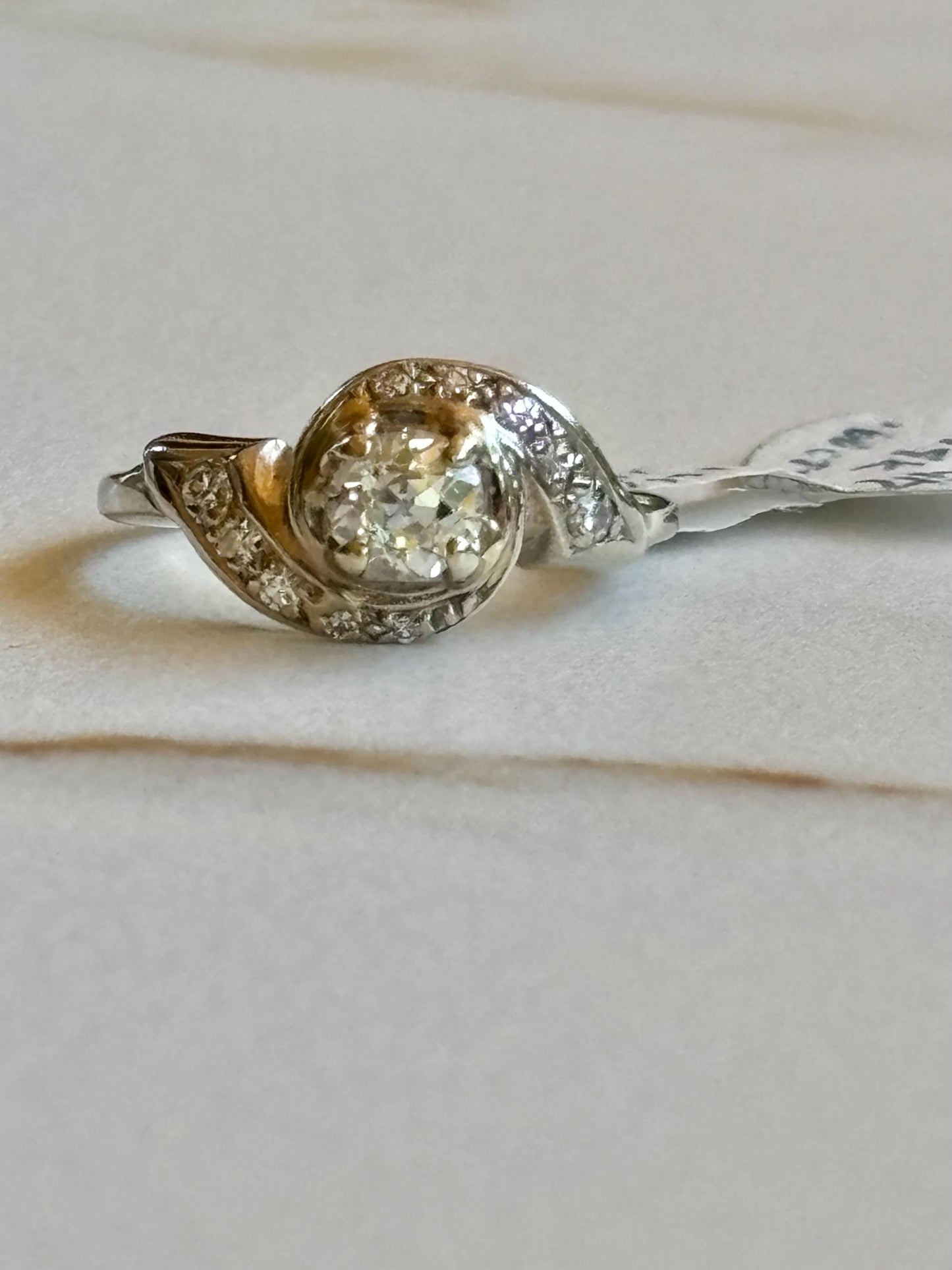 Vintage Swirl Solitaire Diamond Ring 14k