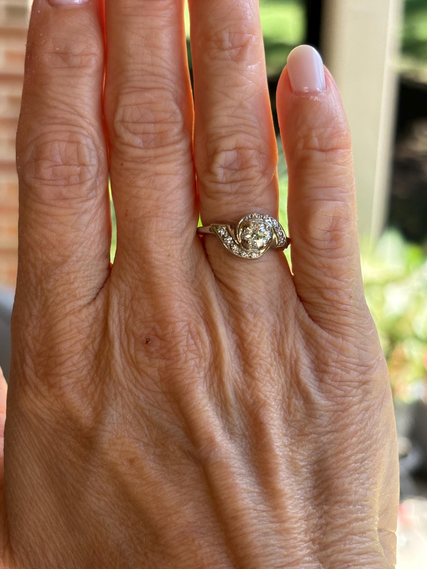 Vintage Swirl Solitaire Diamond Ring 14k