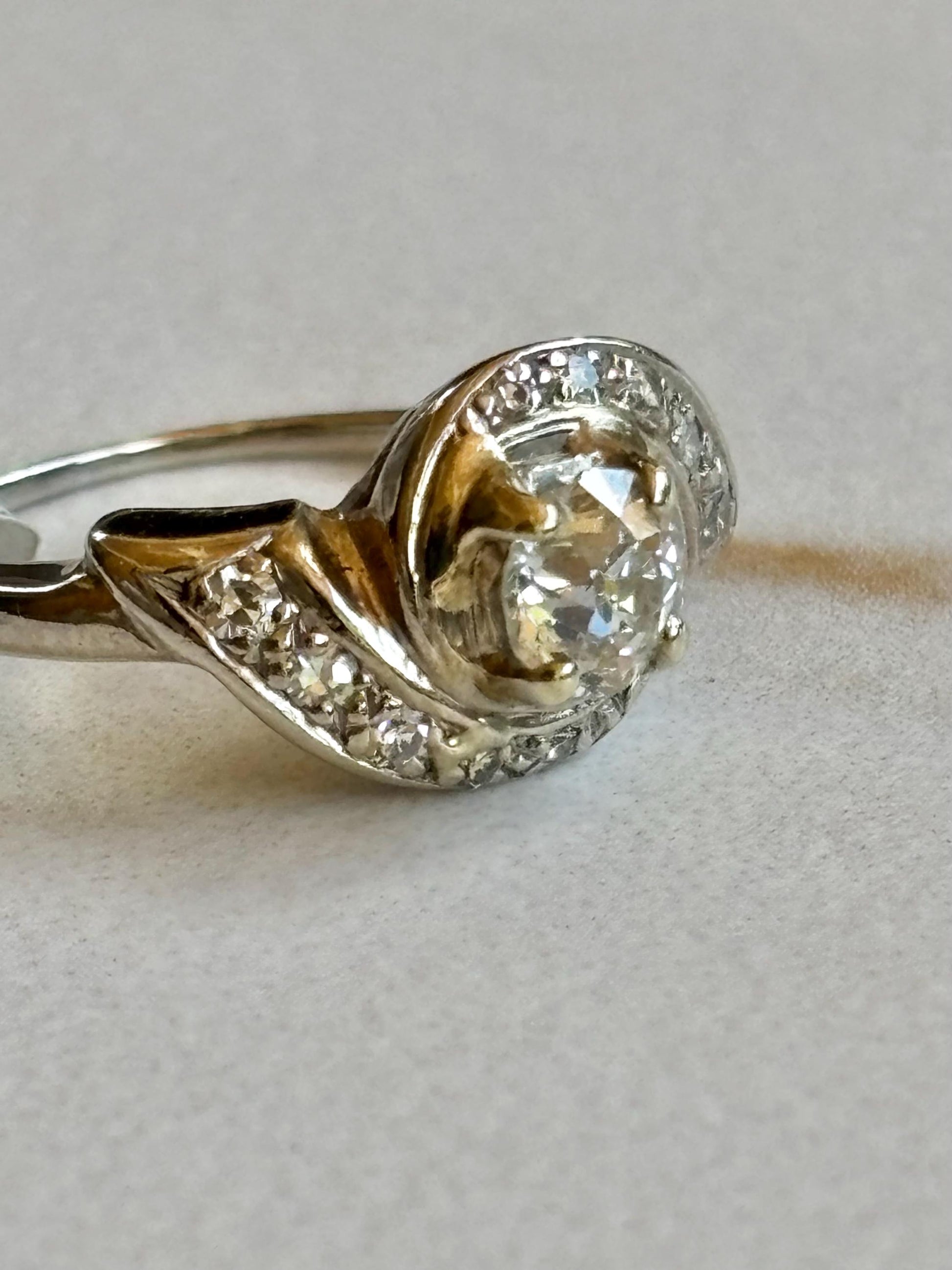 Vintage Swirl Solitaire Diamond Ring 14k