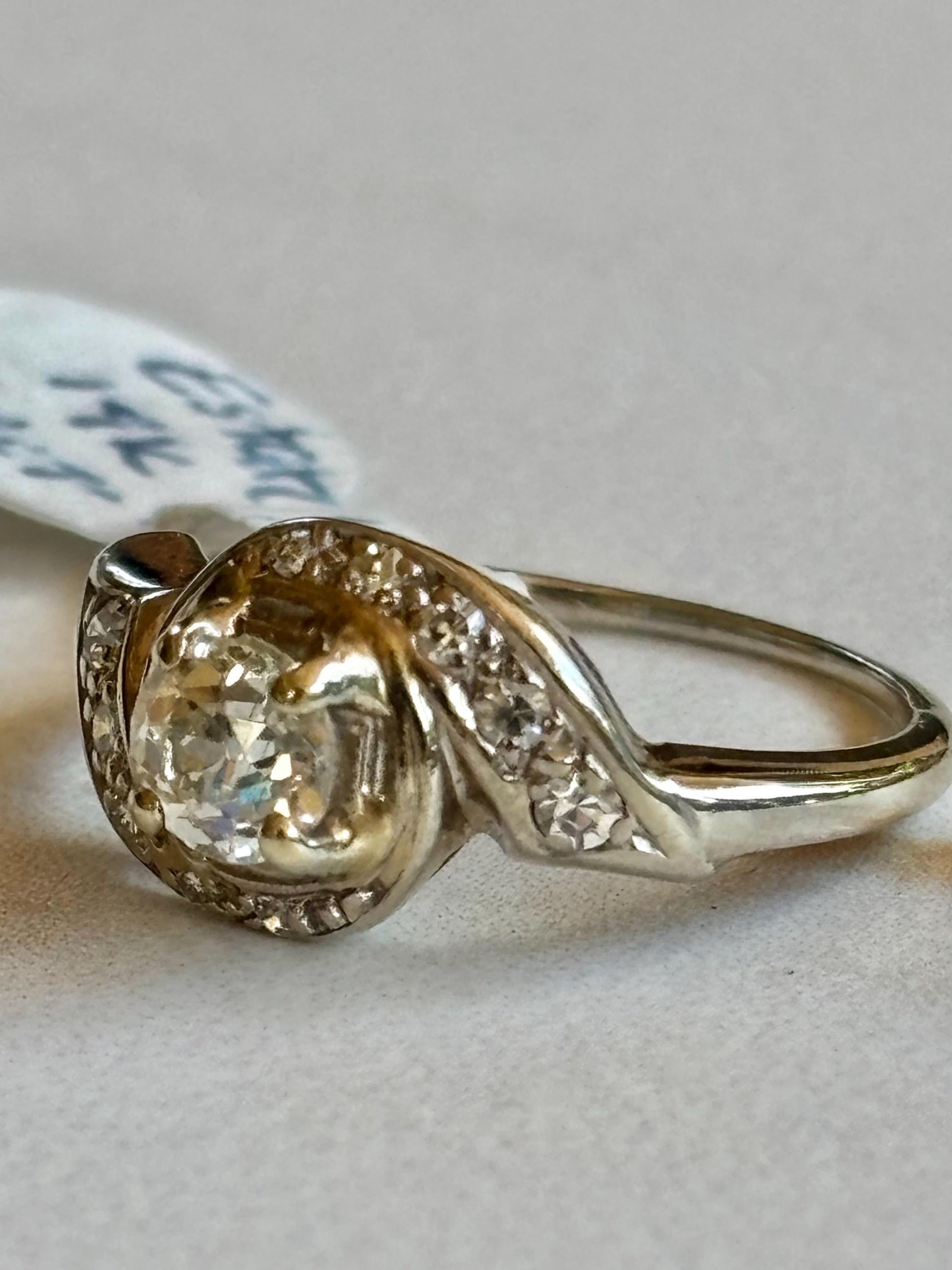 Vintage Swirl Solitaire Diamond Ring 14k